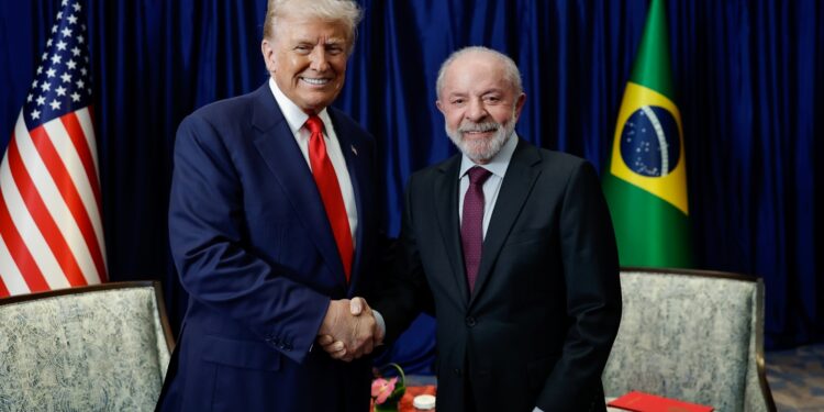 Enquanto salário do Presidente do Brasil é de R$ 43 mil, Donald Trump ganha muito mais