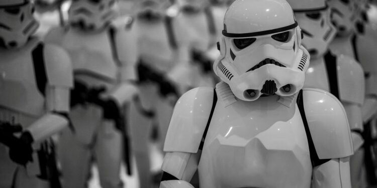 Maior mansão temática de Star Wars custa R$ 73 milhões, pertence ao pai de Neymar e foi alugada