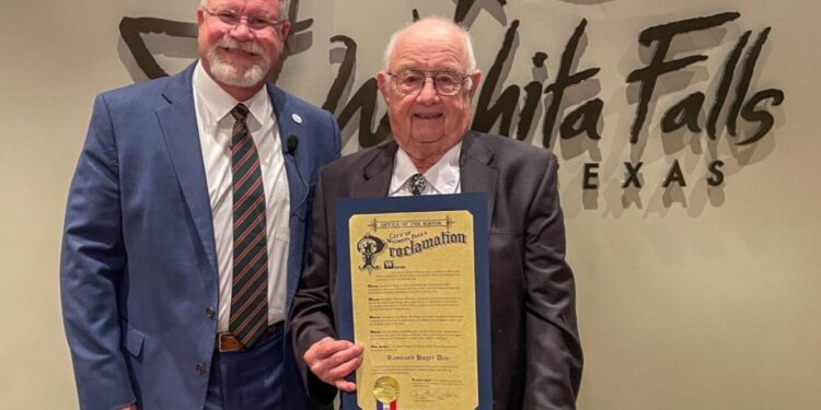 Com 95 anos, homem se tornou o mais velho do mundo na sua profissão e não quer se aposentar