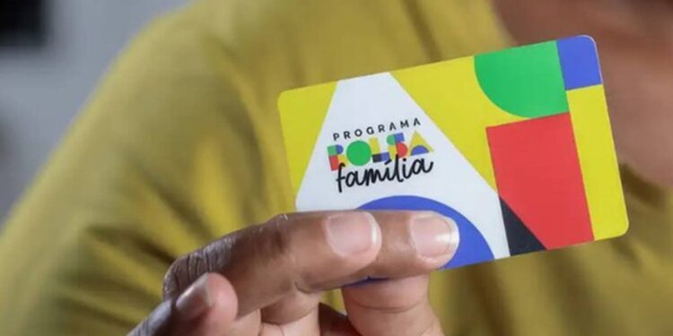 Mudança no Bolsa Família irrita beneficiários no Brasil