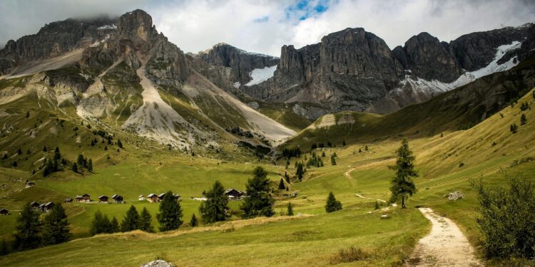 Parque europeu busca voluntários para morar de graça por 30 dias nas montanhas