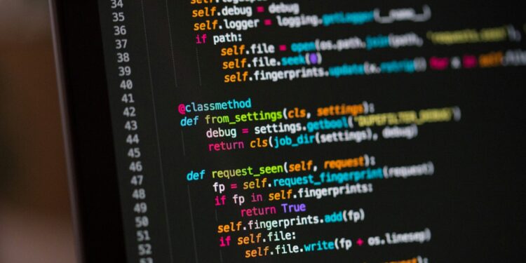 Sem nenhuma formação em tecnologia, mãe desenvolveu aplicativo de IA com 50 mil acessos