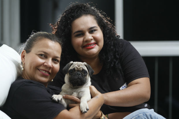 Mayne e Amanda resgataram o co aps denncia da sndica do prdio sobre maus-tratos do dono (Rafael Martins/ Esp. DP/ D. A Pr)