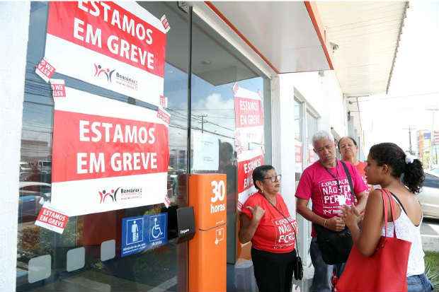 Paralisao segue para a terceira semana e no h previso de resoluo do impasse. Foto: Bancrios-PE/Divulgao