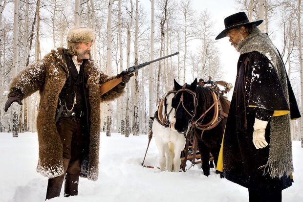 Kurt Russell e Samuel L. Jackson em cena de Os Oito Odiados. Foto: Diamond Films/Divulgao