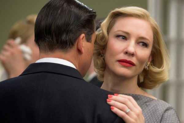 O longa "Carol", de Todd Haynes, concorre em oito categorias, entre elas a de melhor filme. A protagonista Cate Blanchett  a aposta de melhor atriz. Foto: Number Nine Films