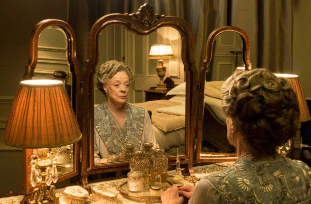 A atriz Maggie Smith est com 90 anos na sexta temporada - Foto: ITV/Divulgao (Foto: ITV/Divulgao)