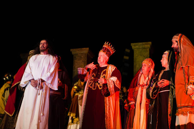 Aos 81 anos, Jos Pimentel segue na direo e papel principal da Paixo de Cristo. Foto: Las Telles/Divulgao