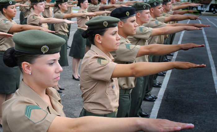 Mulheres no comando nas Forças Armadas: as histórias das duas