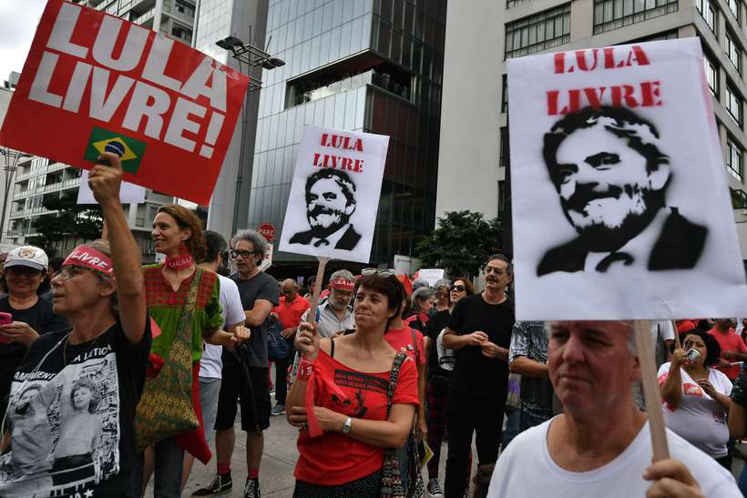 Manifestantes a favor da liberdade do petista no domingo passado. Foto: Nelson Almeida/AFP