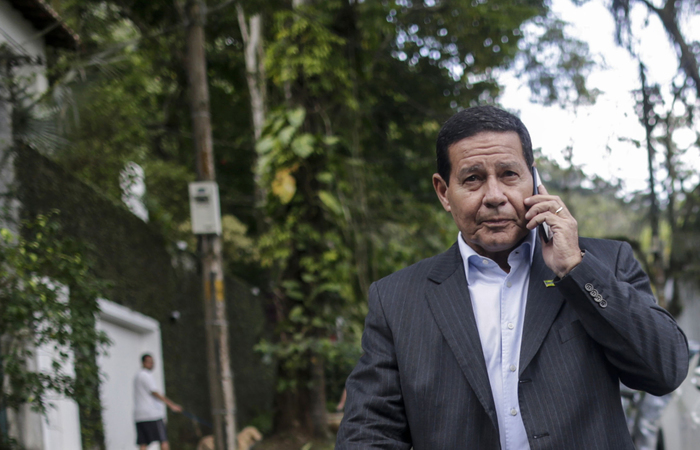 Vice-presidente se reunir com empresrios ao meio-dia, em Boa Viagem, e depois vai  Cmara Municipal receber o ttulo de Cidado Recifense. Foto: MAURO PIMENTEL/AFP