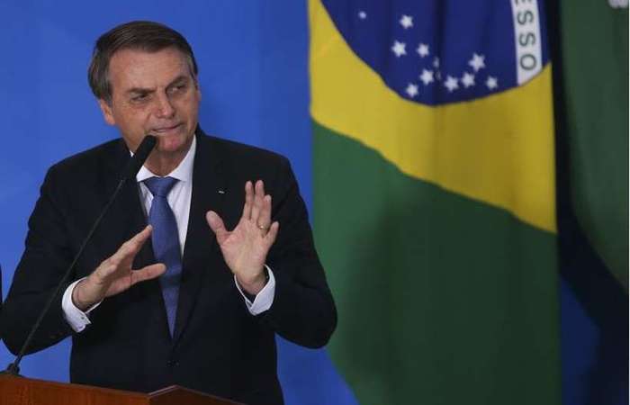 Bolsonaro diz que só morto não irá a uma posse de Lacalle Pou - 25/11/2019  - Mundo - Folha