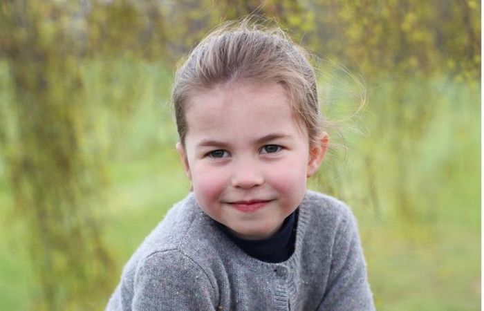 Influenciada pela avó, princesa Charlotte pede pônei de Natal - Estereosom  FM