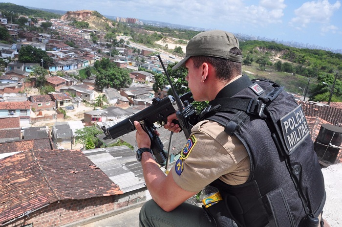 Arsenal com fuzis, pistolas e explosivos é apreendido dentro de casa na  Zona Leste de São Paulo, São Paulo