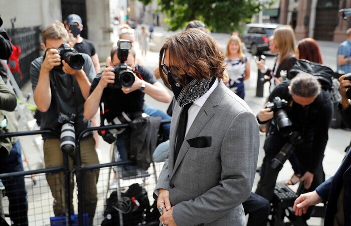 Johnny Depp perde em julgamento contra tabloide que o acusou de