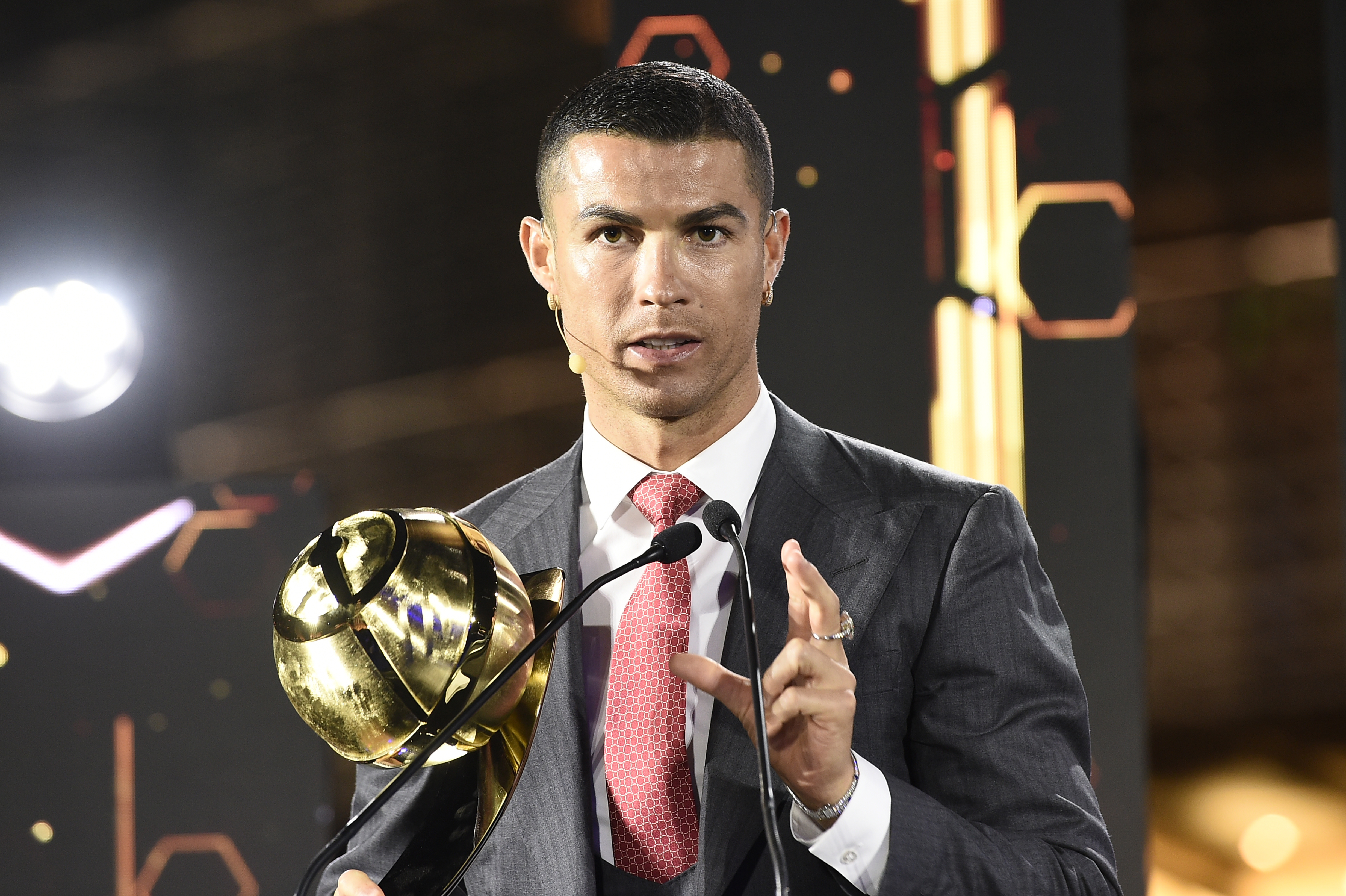 Cristiano Ronaldo é eleito o melhor jogador do mundo