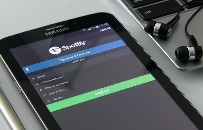 Assinantes aumentam, mas prejuízo do Spotify triplica em 2020