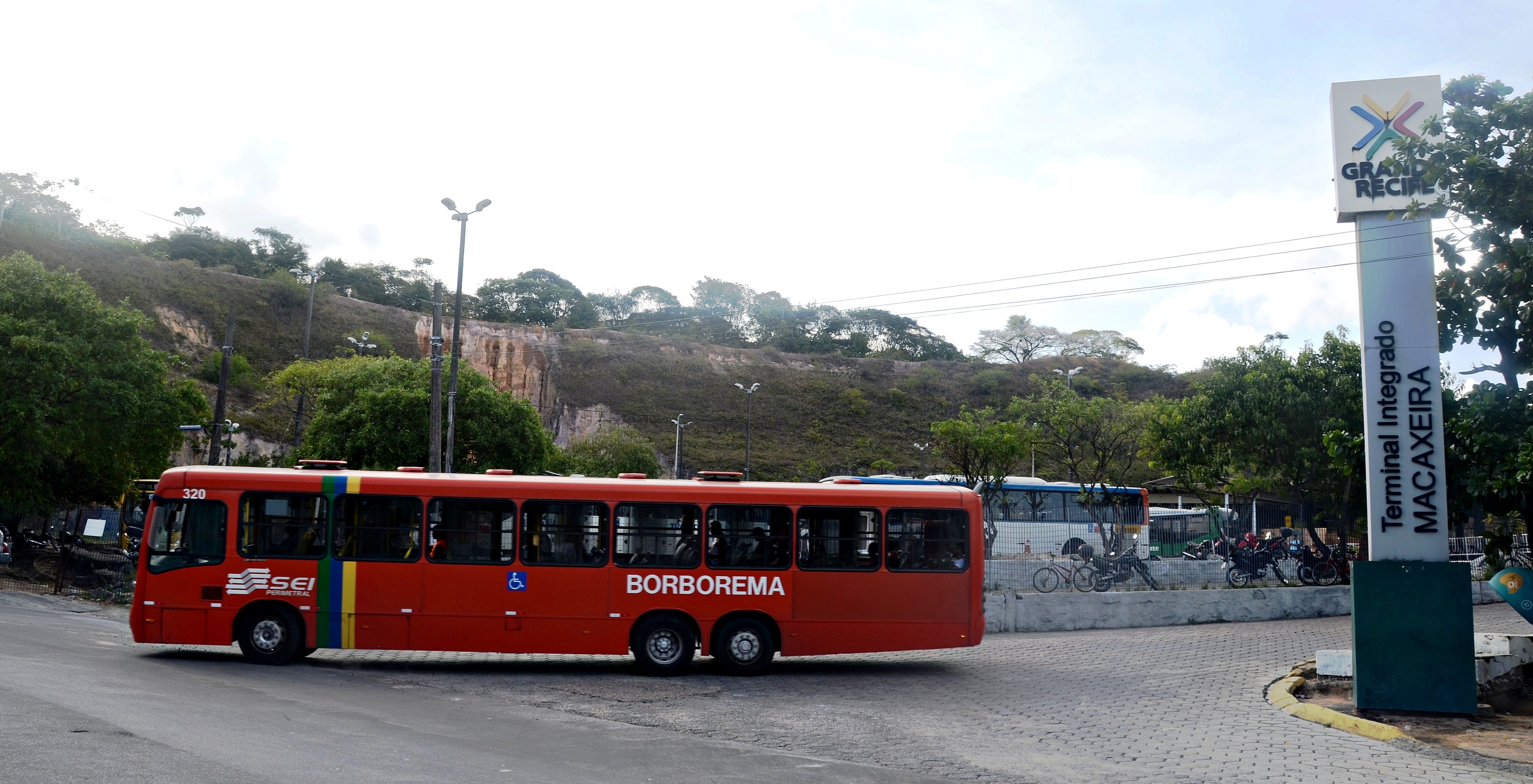 Como chegar até Club Homs em Bela Vista de Ônibus ou Metrô?