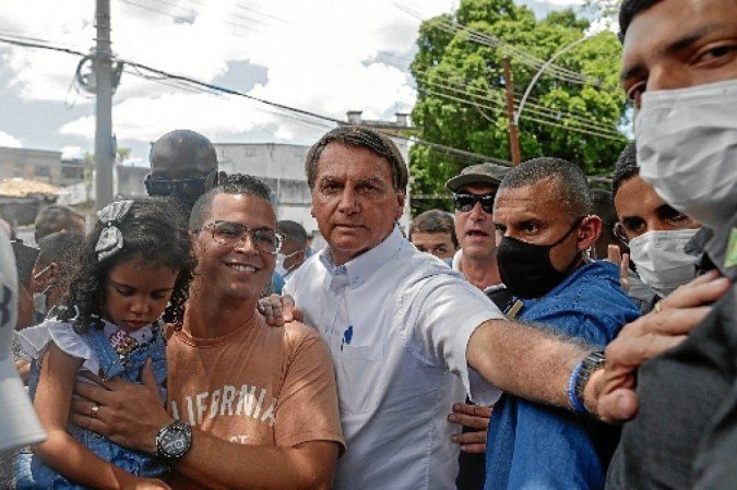 Por que Bolsonaro insiste na candidatura de Damares ao Senado