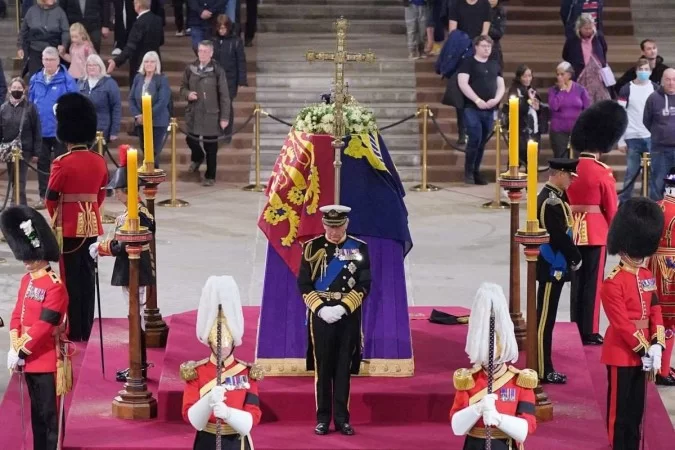 Premier League retorna com jogos adiados por funeral de Elizabeth