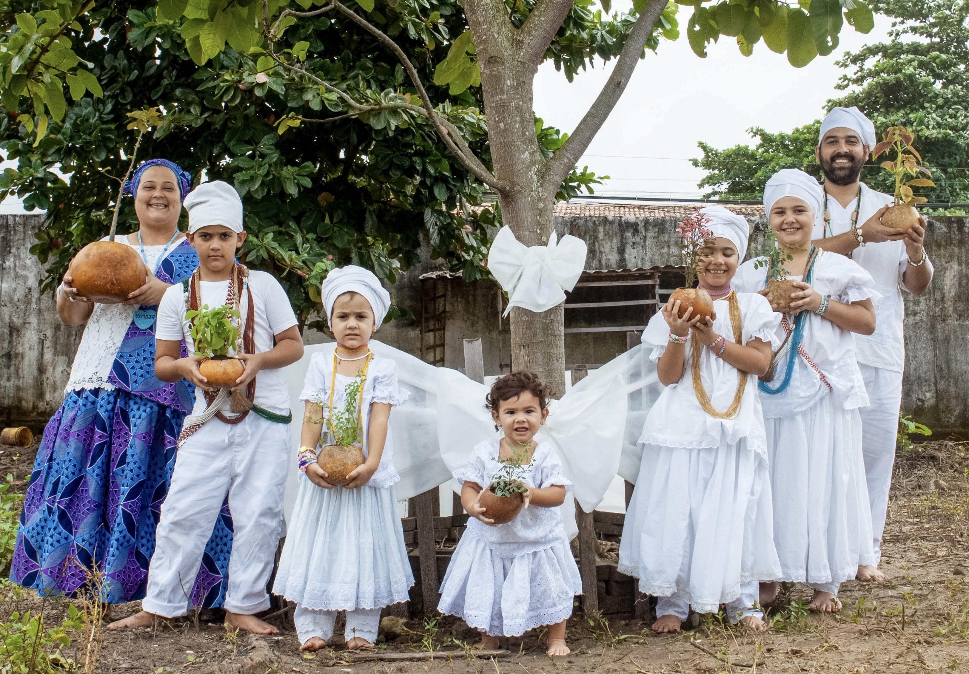 A iniciativa promove imerso sobre mtodos tradicionais de cultivo e manejo da terra resguardados pelas comunidades de matrizes afro-indgenas de Pernambuco e tem o incentivo do Funcultura 
 (Divulgao/Uenni Mirielle )