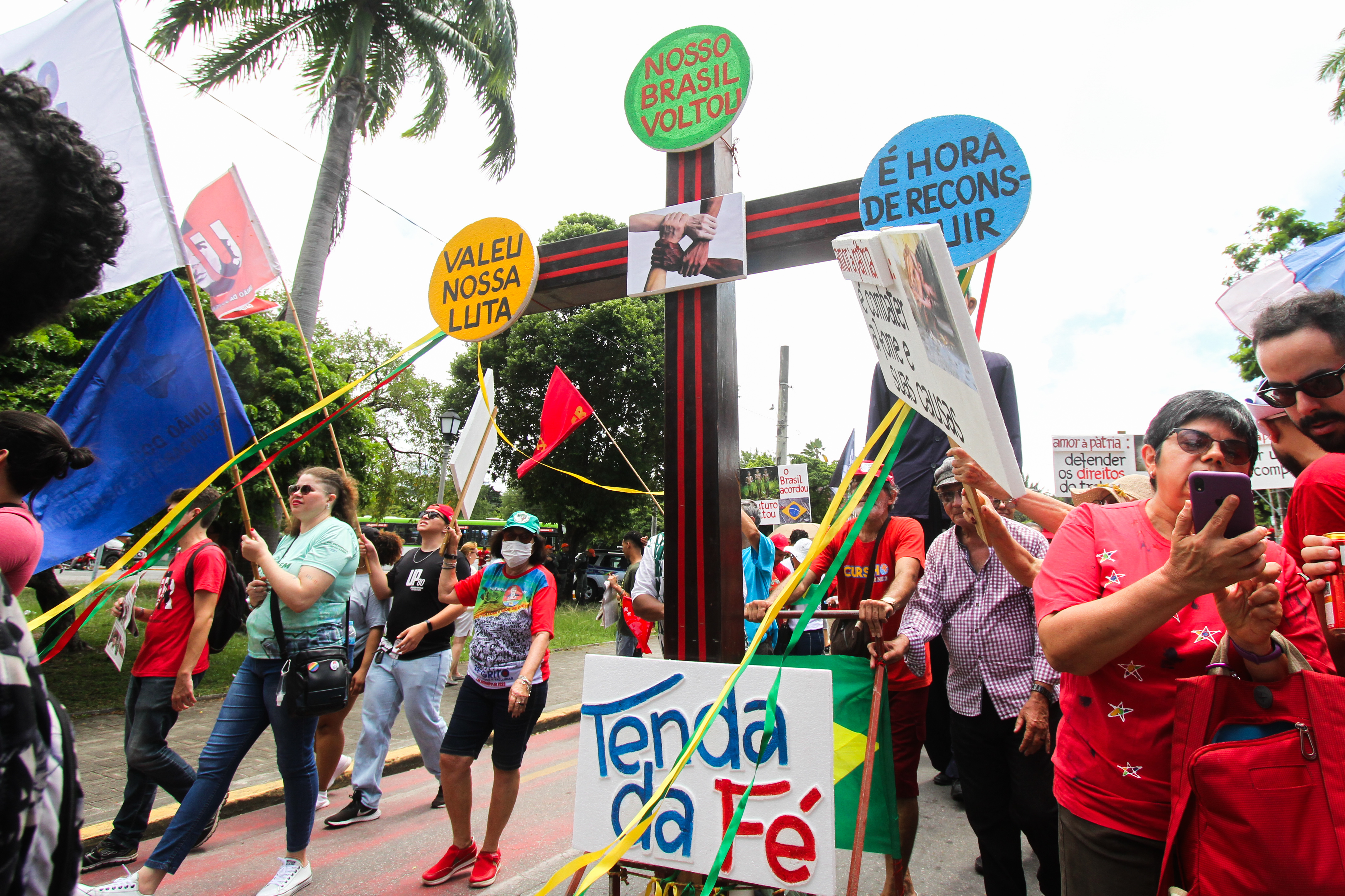 Manifestantes na 29ª edição do Grito dos Excluídos e Excluídas no Recife (Foto: Sandy James/DP)