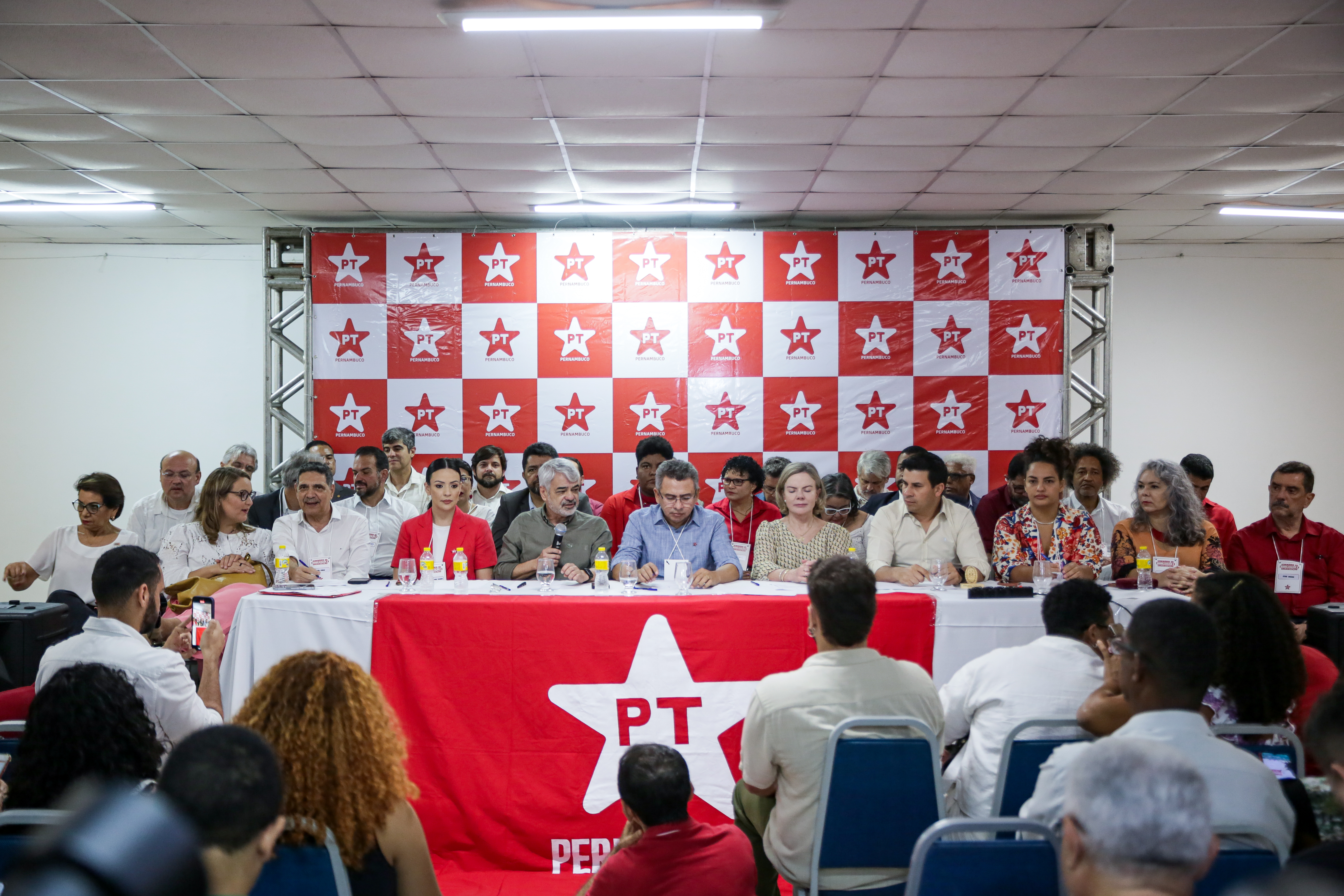 Presidente Nacional do PT afirmou que, no Recife, o partido não espera menos que o cargo de vice na disputa  (Foto: Rafael Vieira/DP)