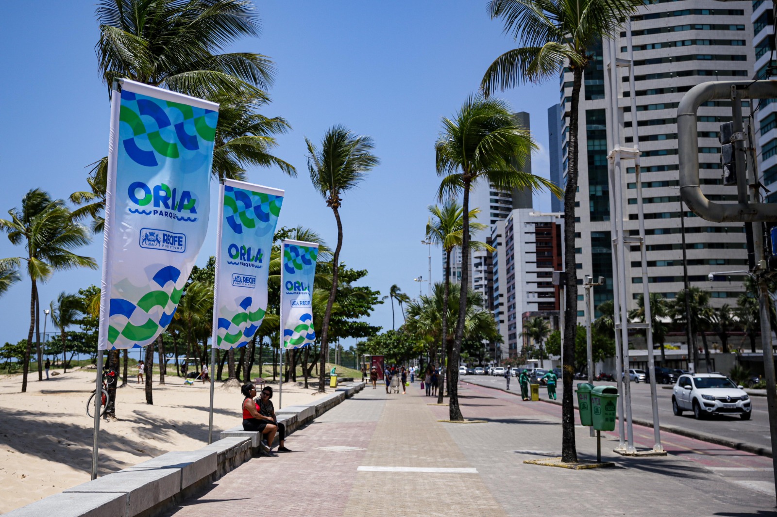 Comerciantes e banhistas esto esperanosos obras tornem a orla um local seguro e acessvel para todos (foto: Rafael Vieira/DP)