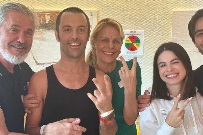 Kayky Brito com a famlia aps alta hospitalar (foto: Reproduo/Instagram )