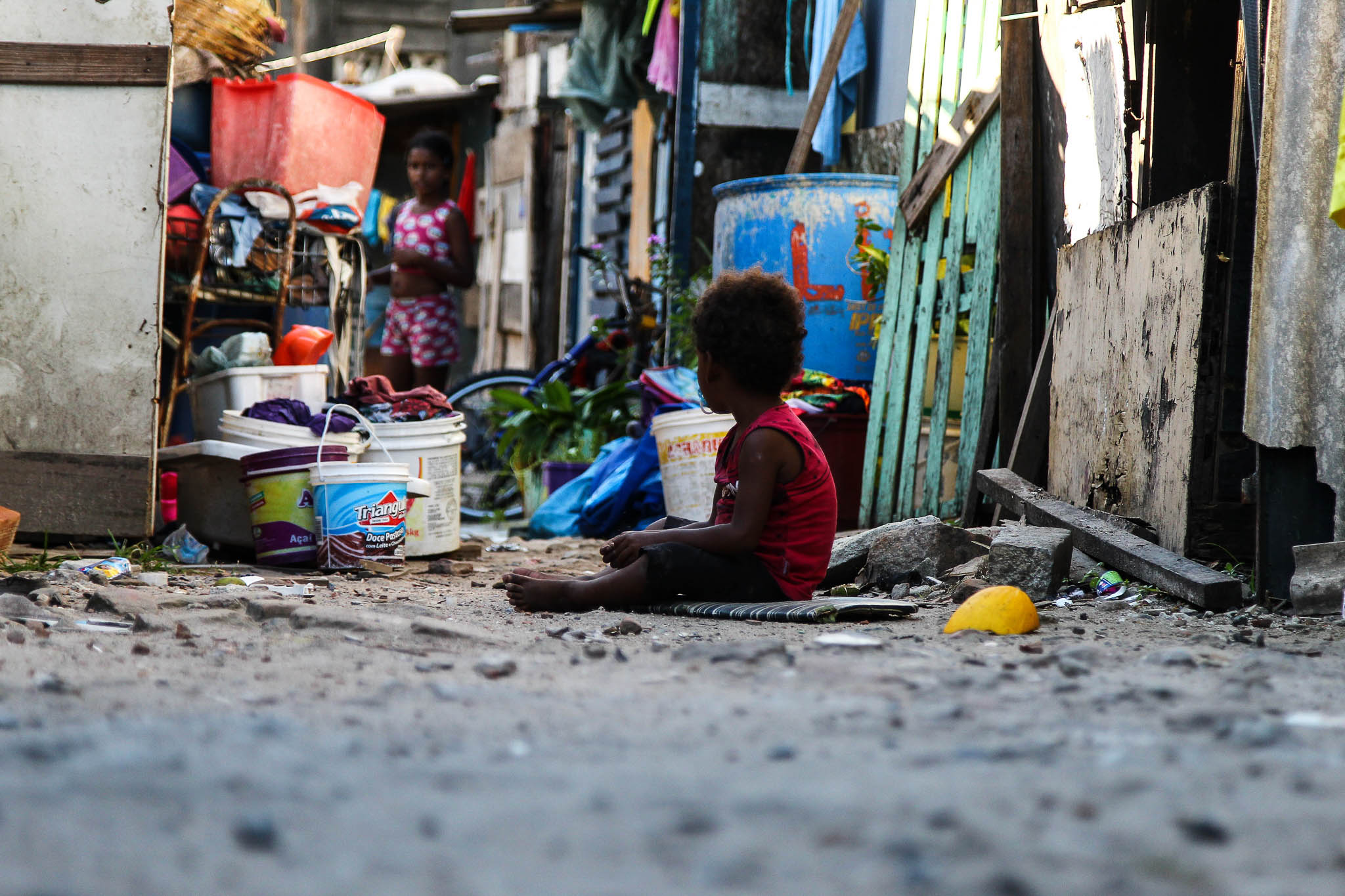 O Brasil conseguiu reduzir lentamente a maioria das privaes a que crianas e adolescentes esto expostos, mesmo com a pandemia de covid-19 (Foto: Sandy James/DP)