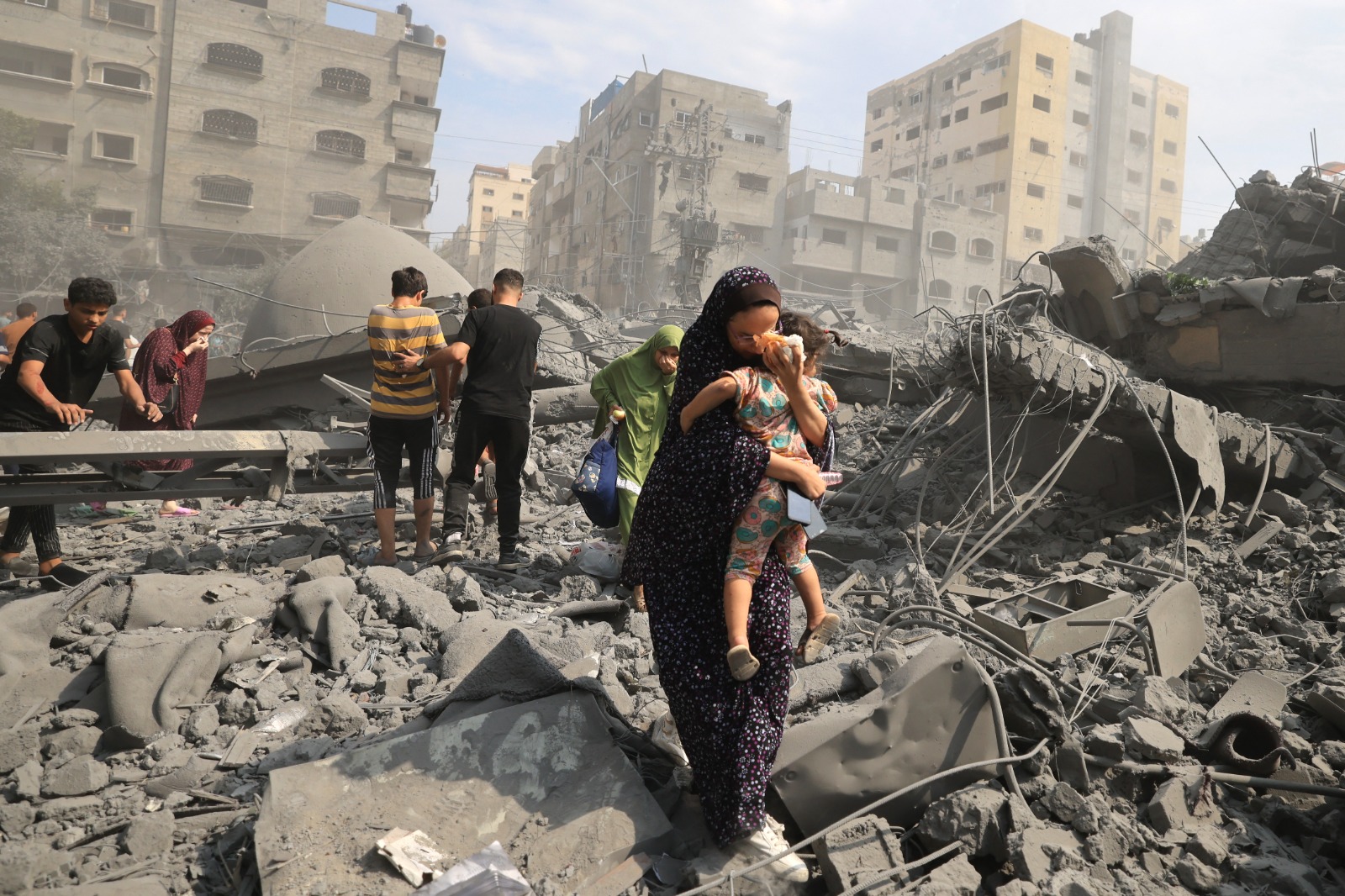 Dezenas de Civis permanecem sob o poder do Hamas (foto: Mahmud HAMS/AFP)