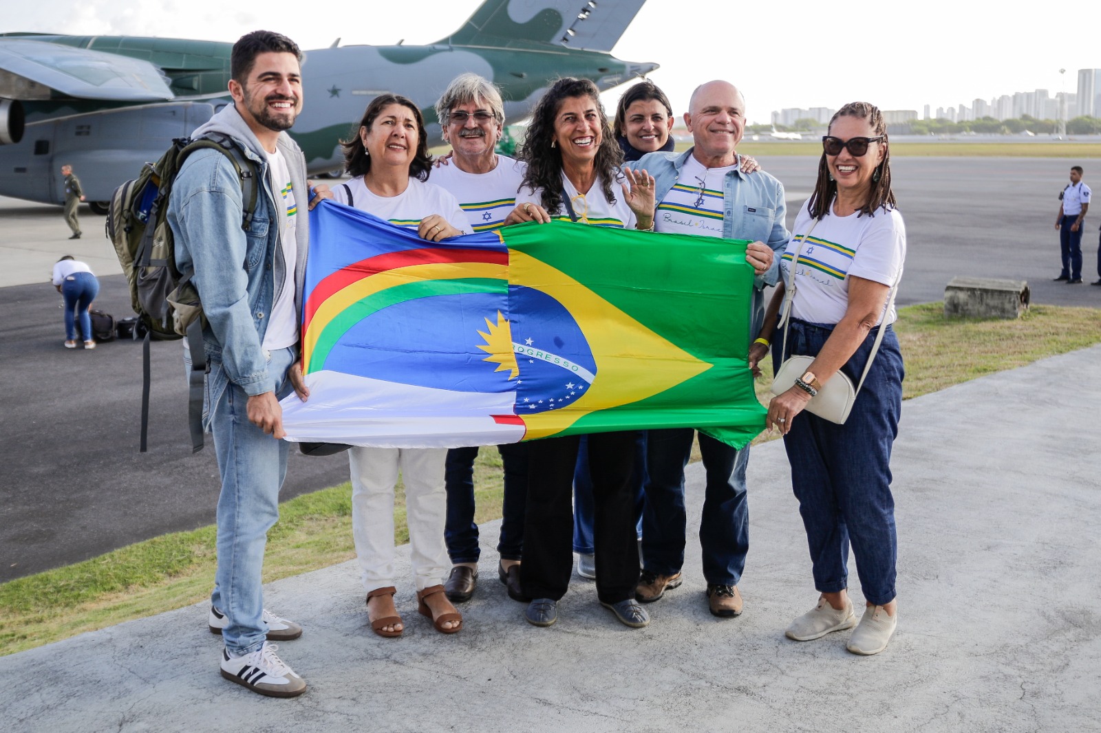 Avião da FAB com 64 brasileiros resgatados de Israel chega a São Paulo