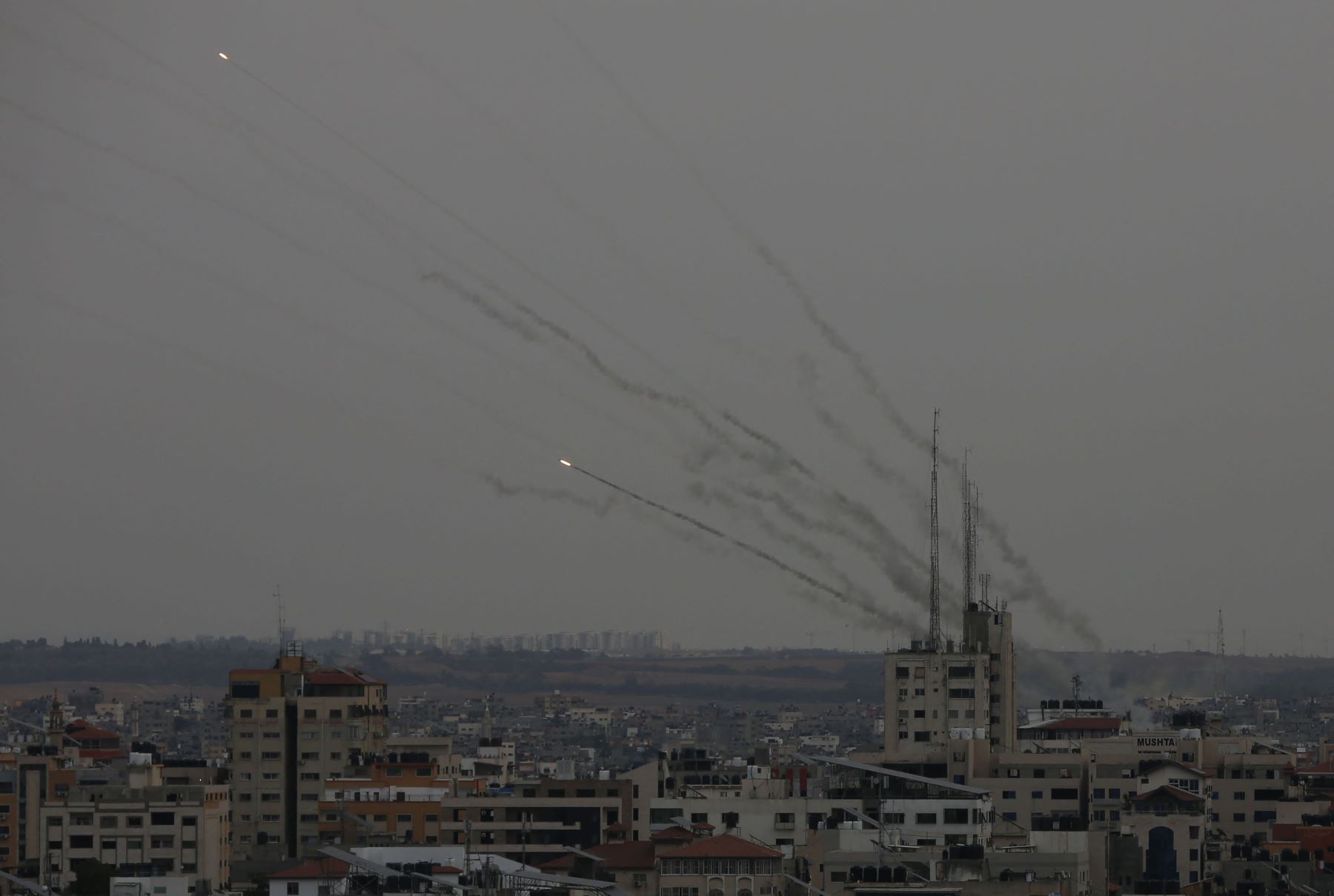 Entre os refns com o Hamas, esto mulheres, crianas e idosos (Foto: Ashraf Amra / Anadolu Agency / AFP)