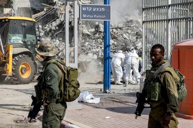 O porta-voz militar do Hamas garantiu que as pessoas capturadas esto sendo mantidas obedecendo aos pressupostos ticos e a lei humanitria (Foto: MENAHEM KAHANA / AFP)