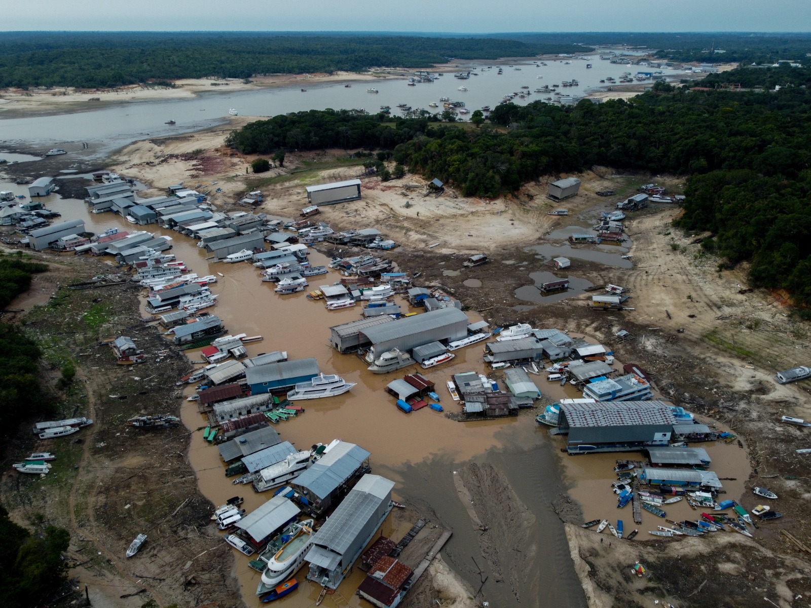 aumento da temperatura das guas superficiais do oceano na regio do Pacfico Equatorial impede nuvens de chuva na regio (Foto: MICHAEL DANTAS/AFP)