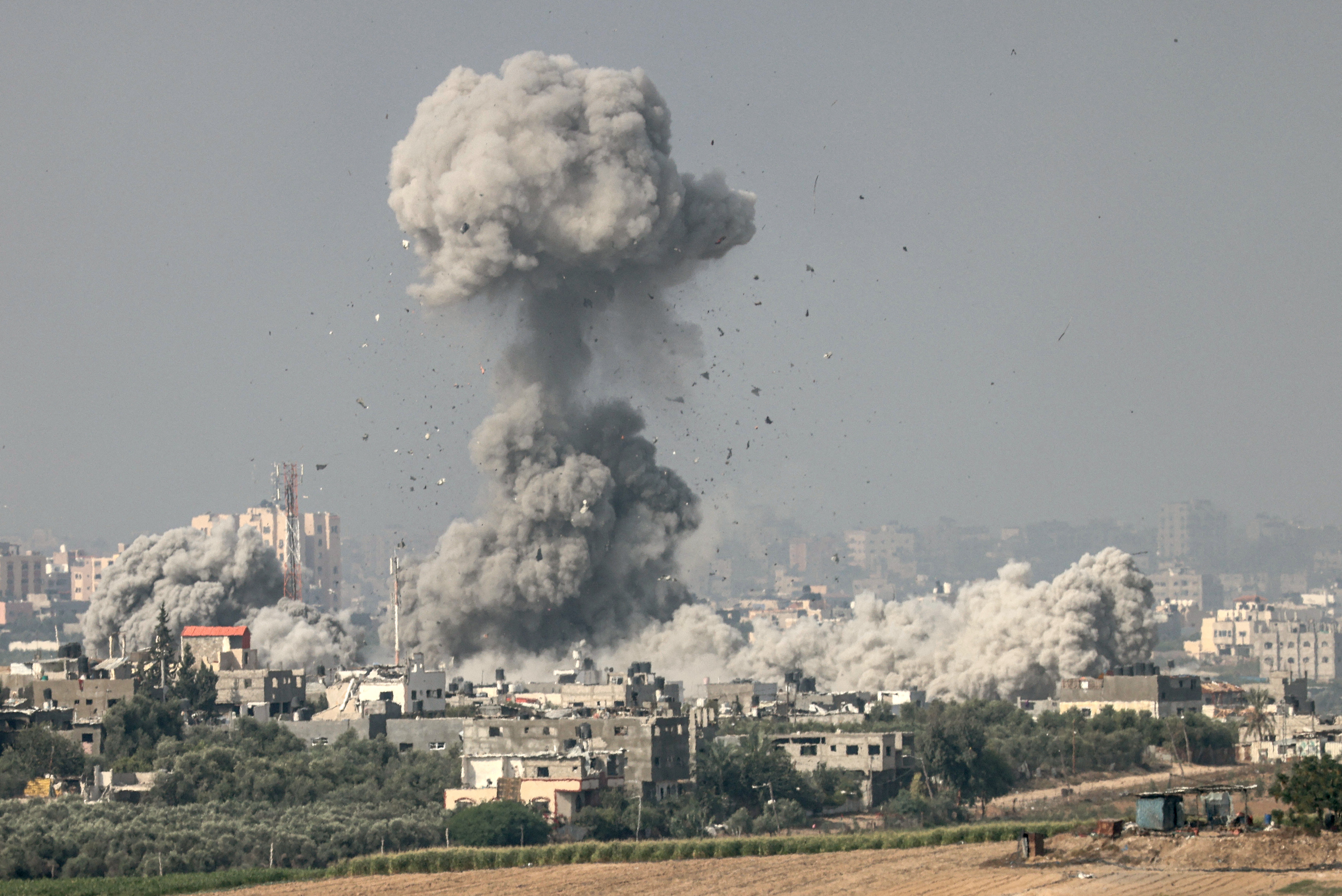 Milhares de palestinos celebram em Gaza 25° aniversário do Hamas