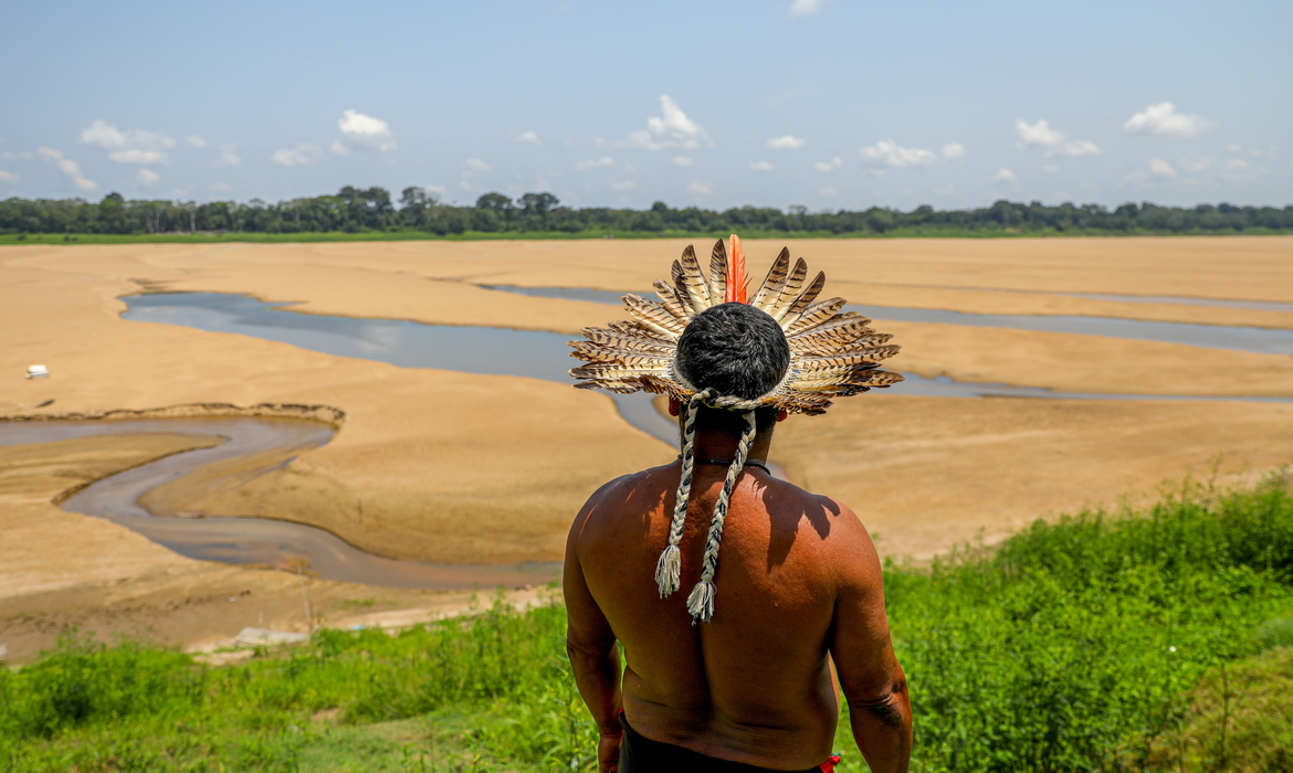 Esta  considerada a pior seca da capital amazonense em 121 anos (foto: Alex Pazuello/Secom)