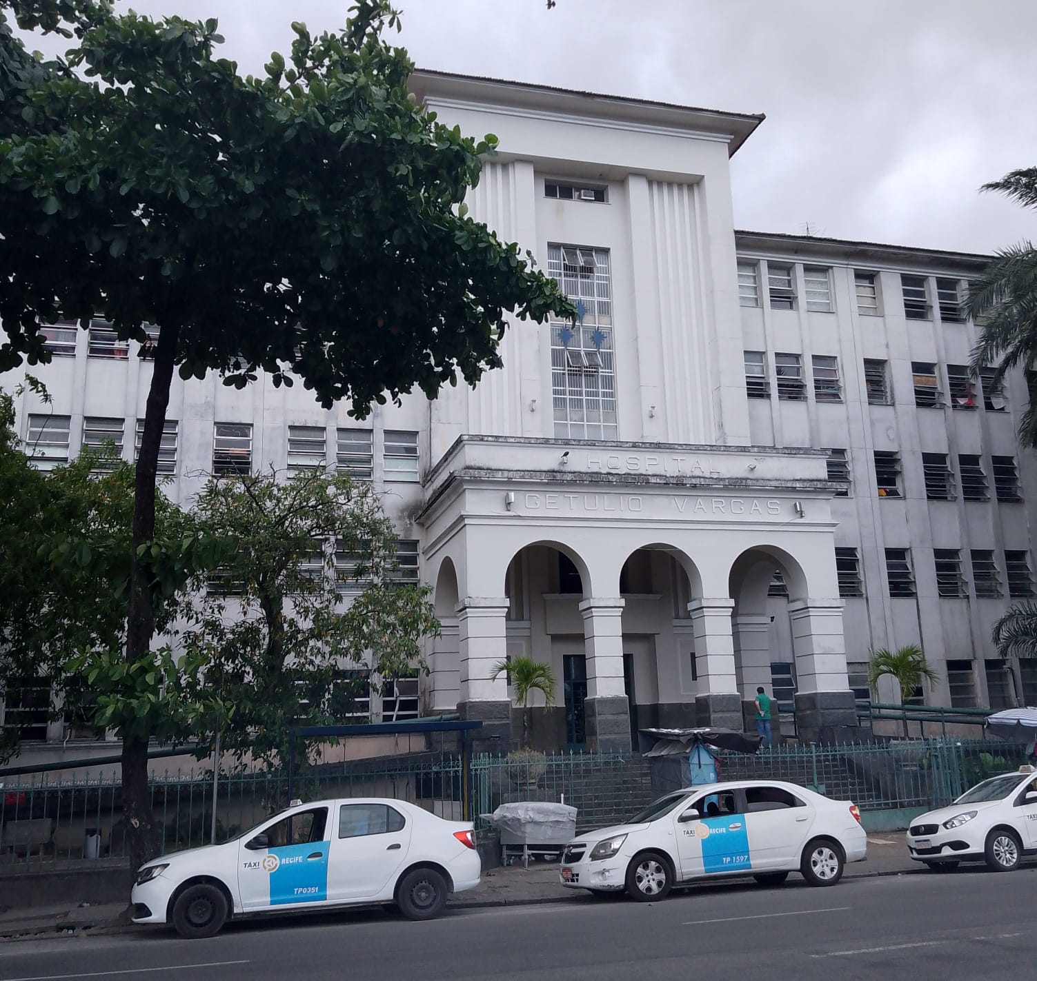 A vtima foi socorrida pelo prprio atirador, para o Hospital Getlio Vargas (HGV), no Cordeiro, mas no resistiu aos ferimentos e faleceu  (Wilson Maranho/DP)