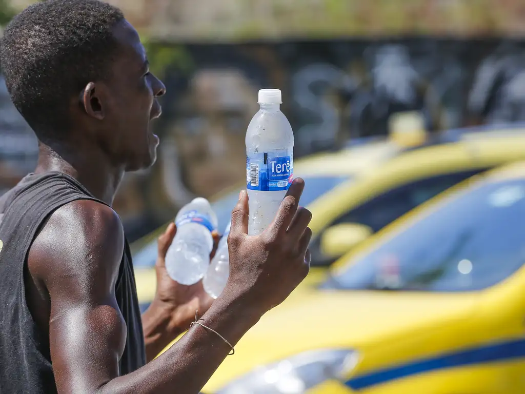 As queimaduras podem ocorrer em quem est exposto diretamente ao sol (foto: Fernando Frazo/Agncia Brasil)