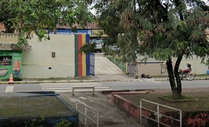 Caso aconteceu na Escola de Referncia em Ensino Mdio Jos Rodrigues de Carvalho (Foto: Reproduo/Google Stree View)