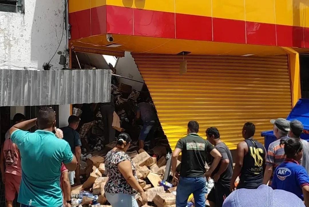 Parte do teto de restaurante que atende população de rua no Recife desaba e  deixa duas pessoas feridas, Pernambuco