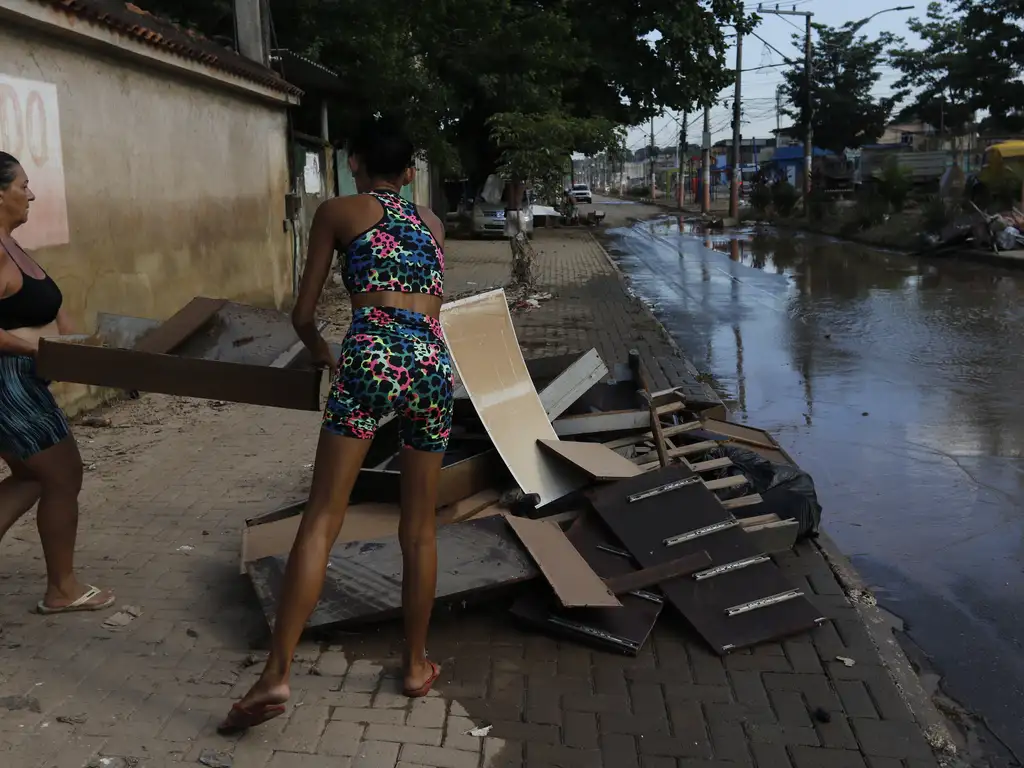 Chuvas No Rio De Janeiro Deixam 9 Mil Desalojados E 300 Desabrigados Brasil Diario De Pernambuco 