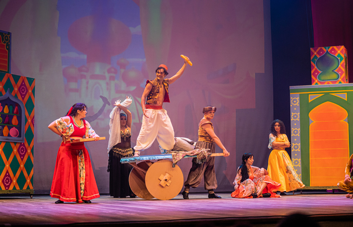 'Aladdin - O Musical' traz romance entre jovem que vive nas ruas e princesa infeliz (Crdito: Barney Fotografia)