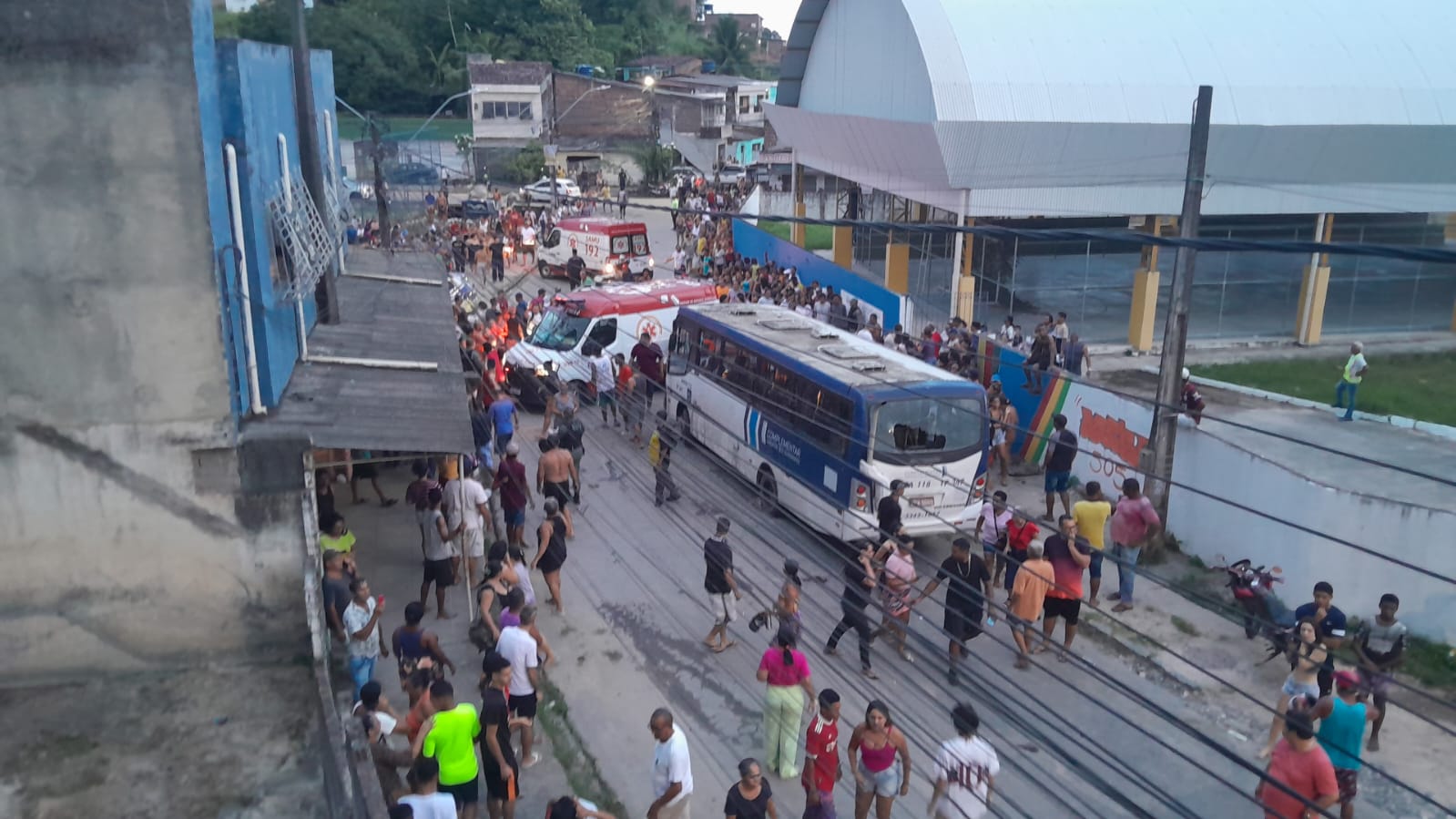 Ônibus atropela participantes de procissão em Marcos Freire e deixa vários  mortos e feridos | Local: Diario de Pernambuco